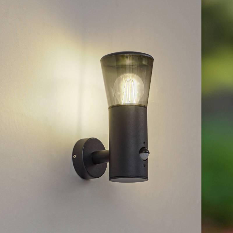 Lindby Außenwandleuchte Heulo, Ø 10,5 cm, rauchgrau, Sensor von LINDBY
