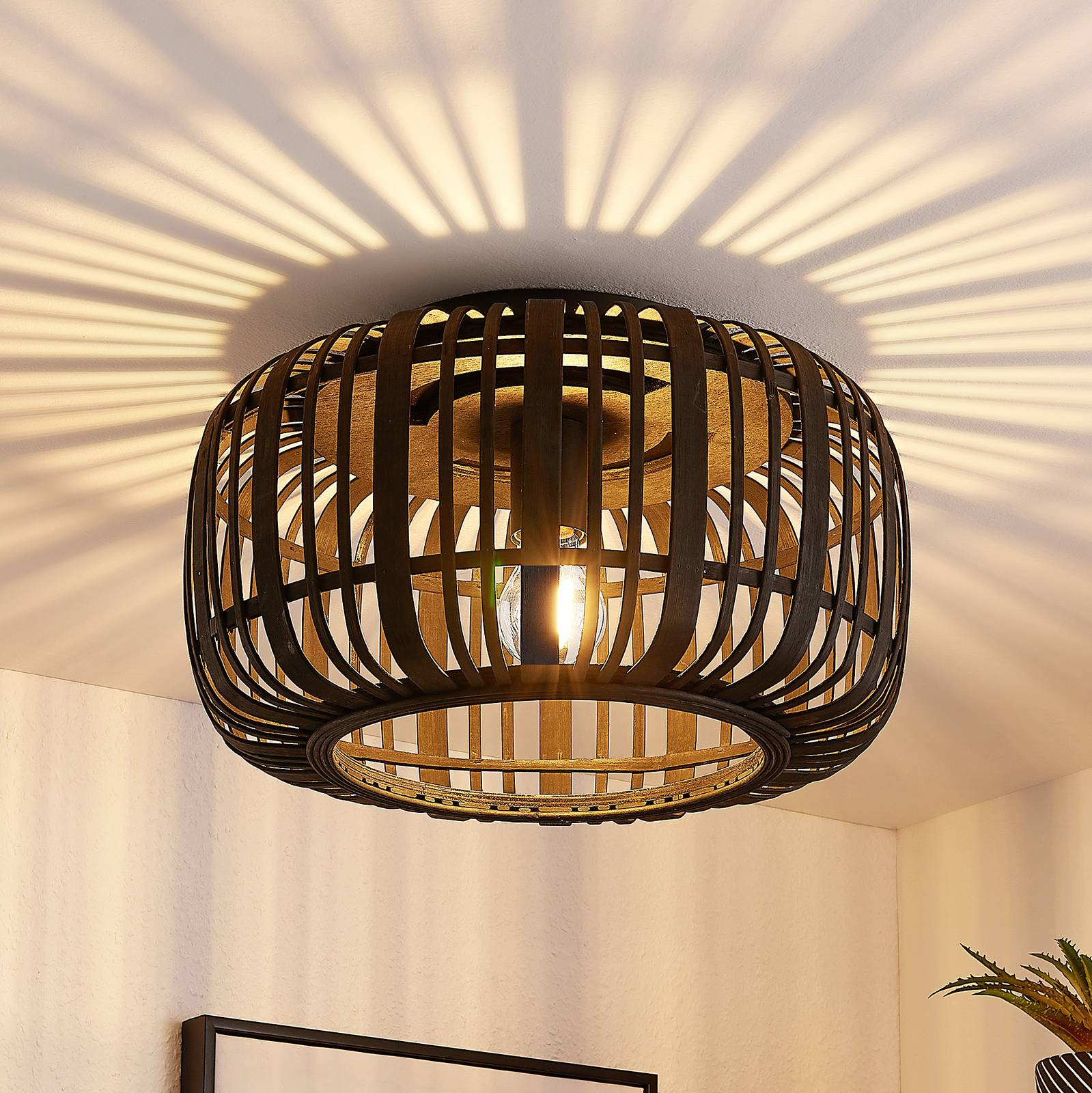 Lindby Deckenleuchte Canyana, schwarz, Rattan, Ø 40 cm Lindby Deckenleuchte Canyana, schwarz, Rattan, Ø 40 cm von LINDBY