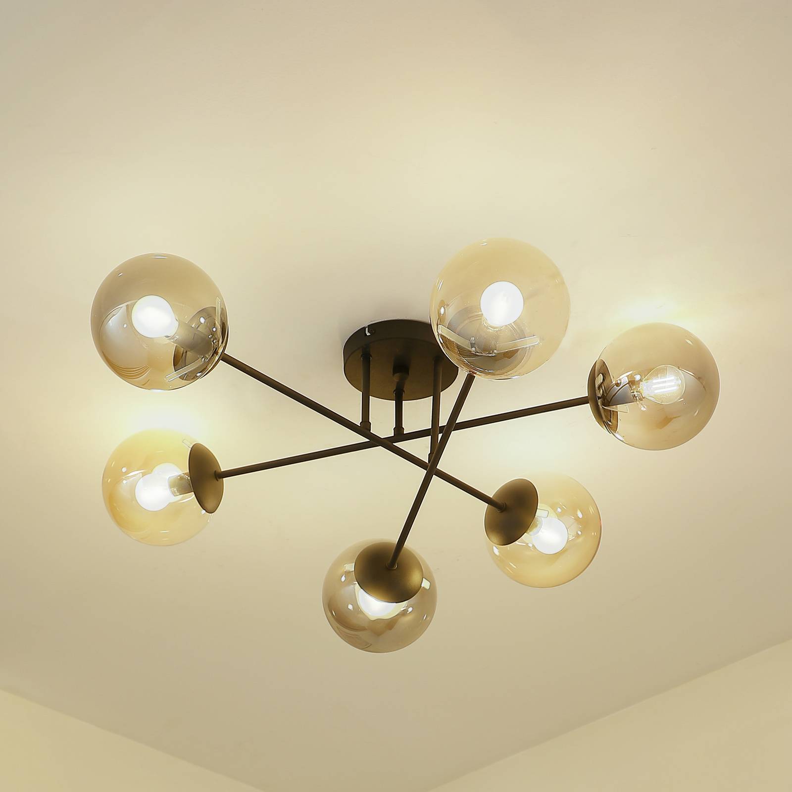 Lindby Deckenleuchte Isamer, rauchgrau/amber, Ø 80 cm, Kugel Lindby Deckenleuchte Isamer, rauchgrau/amber, Ø 80 cm, Kugel von LINDBY