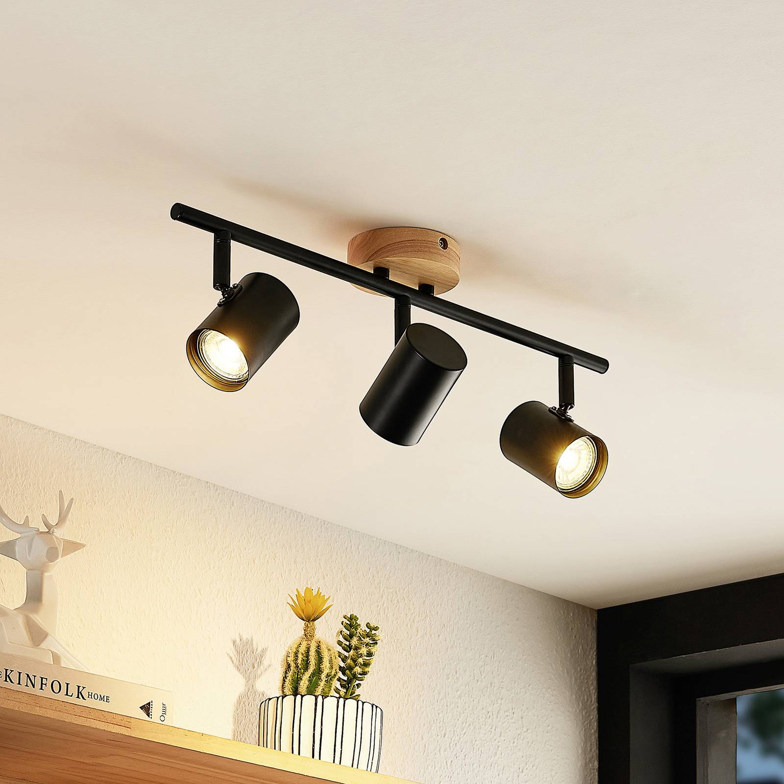 Lindby Deckenleuchte Xiomara, 3-flammig, 68 cm lang, Holz Lindby Deckenleuchte Xiomara, 3-flammig, 68 cm lang, Holz von LINDBY
