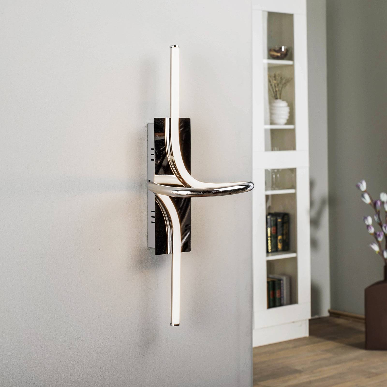 Lindby Divola LED-Wandleuchte, stepdim, chrom Lindby Divola LED-Wandleuchte, stepdim, chrom von LINDBY