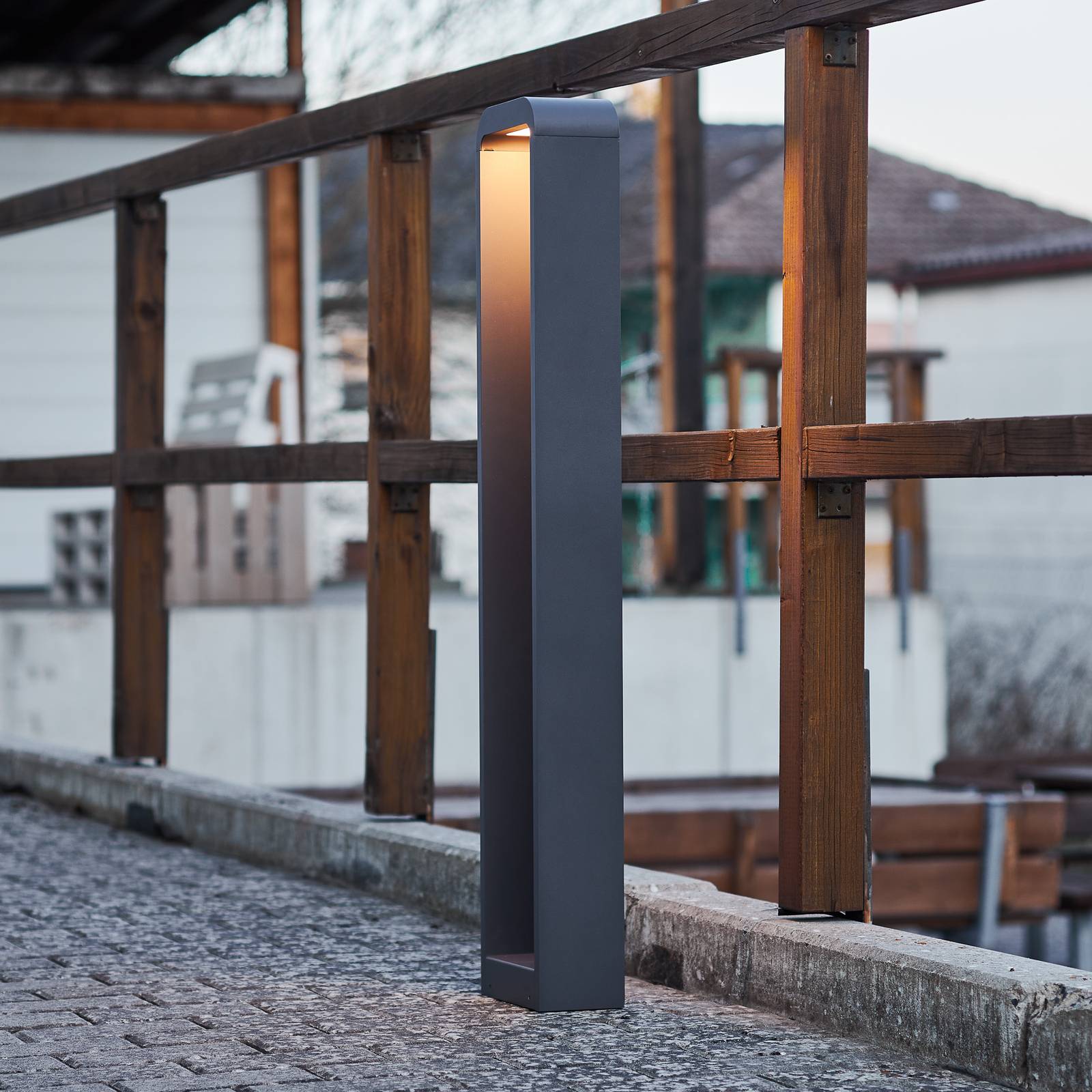 Lindby Emima LED-Wegeleuchte aus Aluminium 100 cm von LINDBY