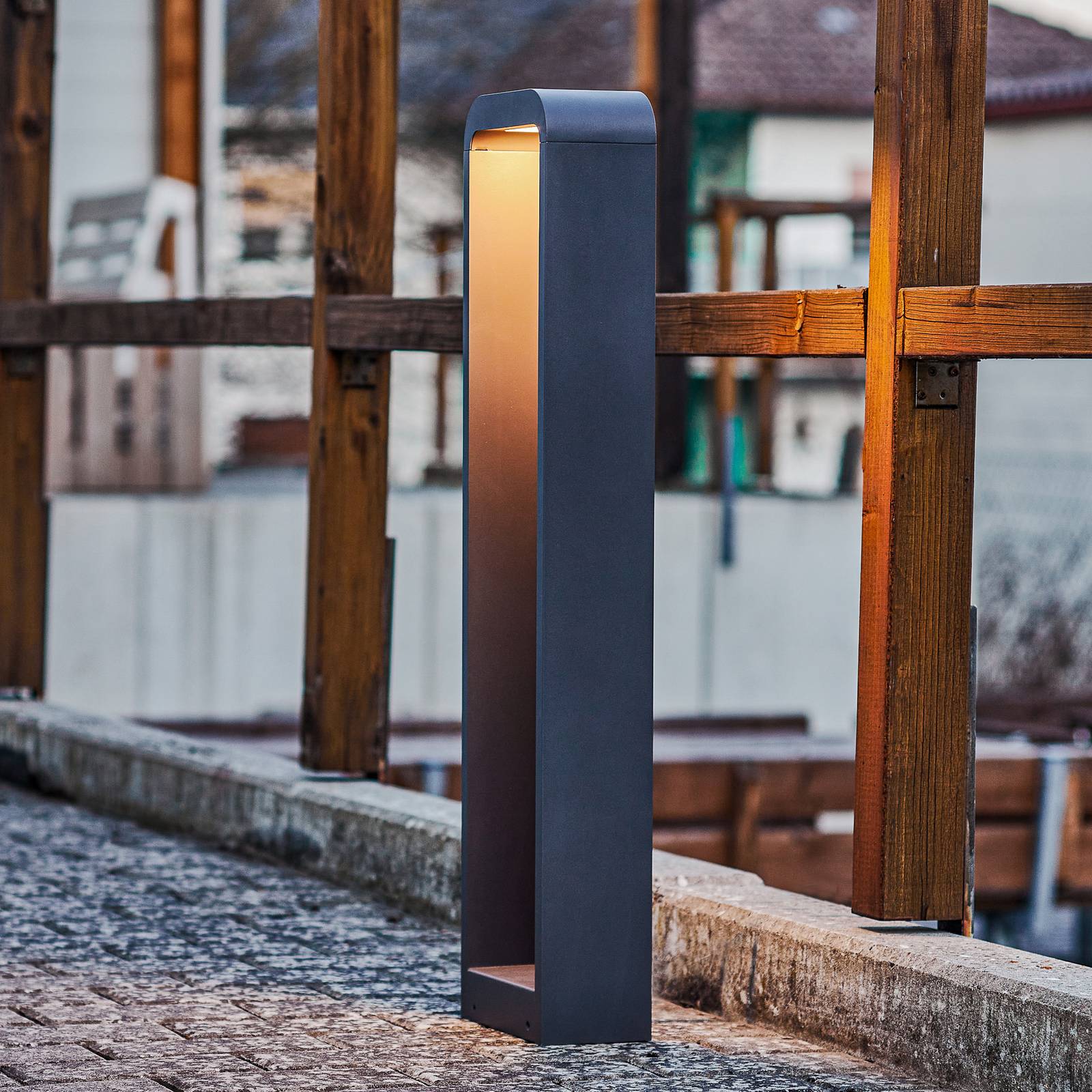 Lindby LED-Wegeleuchte Emima, 80 cm, anthrazit, Aluminium Lindby LED-Wegeleuchte Emima, 80 cm, anthrazit, Aluminium von LINDBY