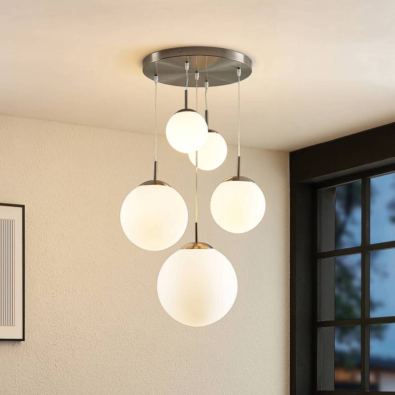 Lindby Hängeleuchte Heleska, weiß, Glas, 5-flg., Ø 50 cm von LINDBY