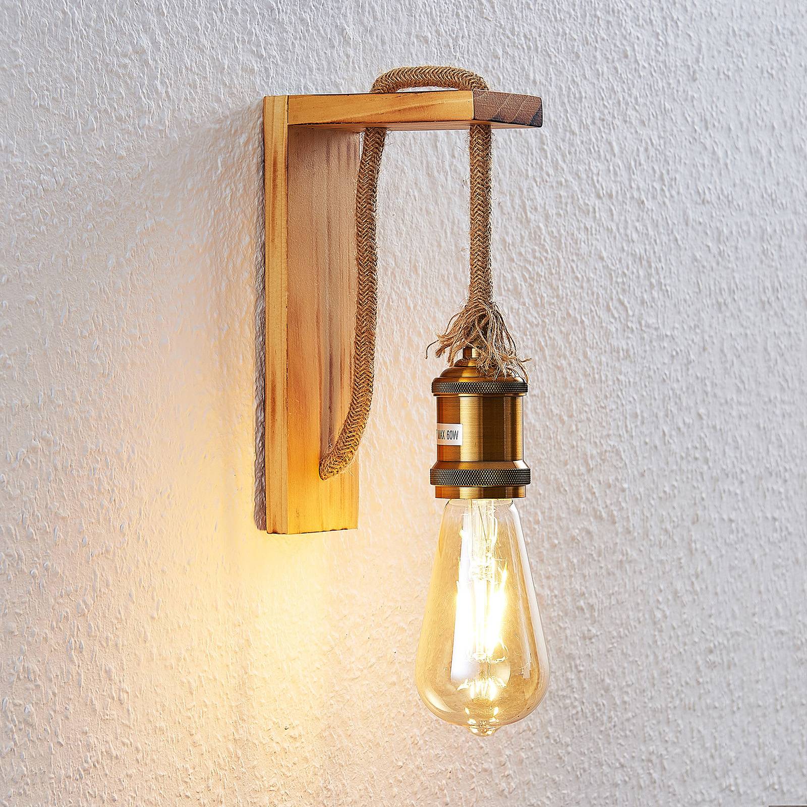 Lindby Helou Holz-Wandlampe mit sichtbarer Fassung von LINDBY