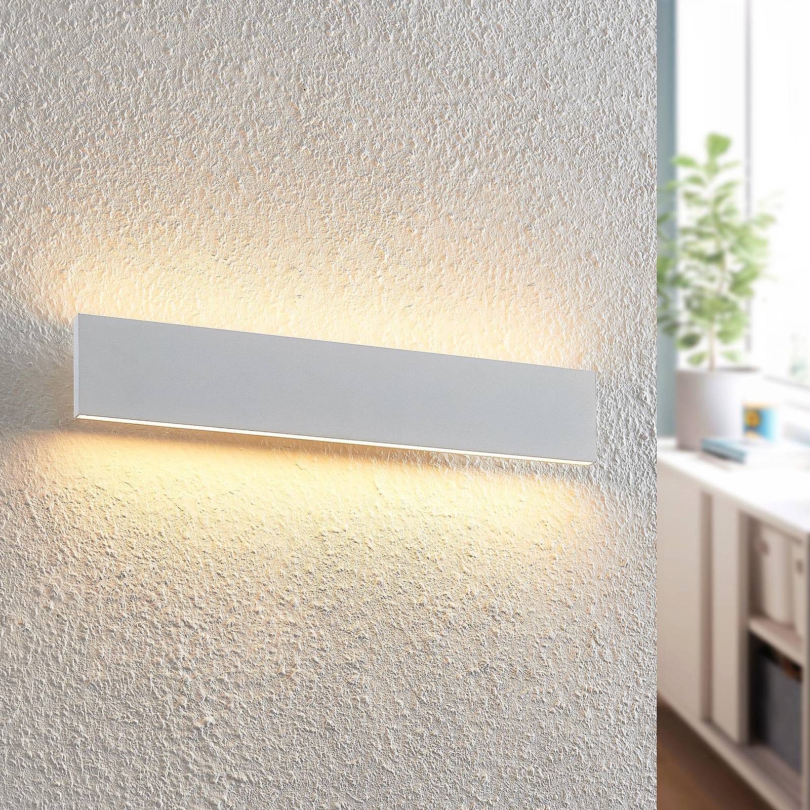 Lindby LED-Wandleuchte Ignazia, 47 cm, weiß, Metall, up/down Lindby LED-Wandleuchte Ignazia, 47 cm, weiß, Metall, up/down von LINDBY