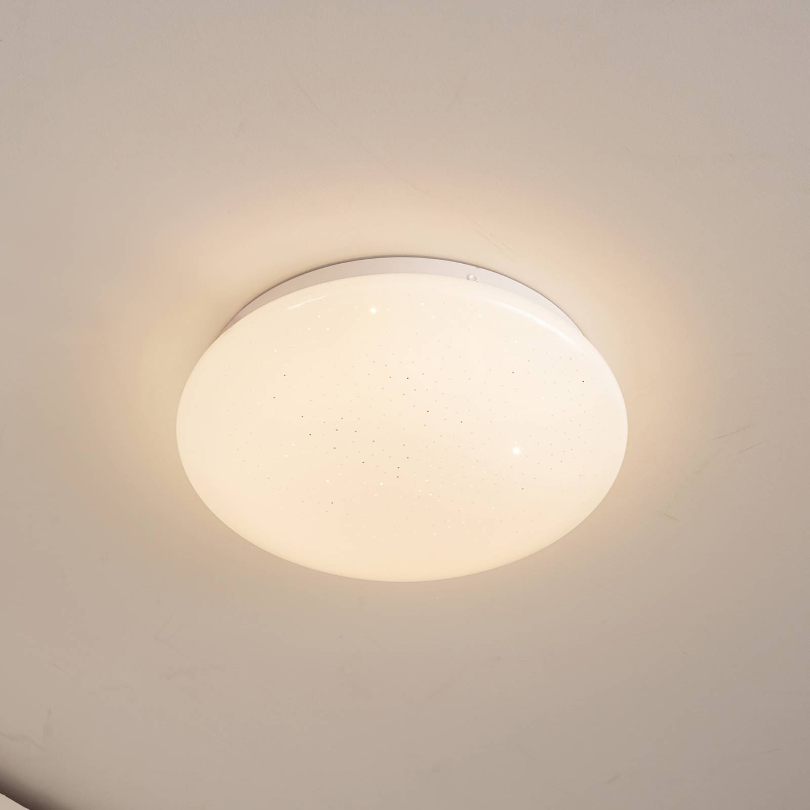 Lindby LED-Deckenleuchte Janosch, weiß, Ø28cm, Fernbedienung Lindby LED-Deckenleuchte Janosch, weiß, Ø28cm, Fernbedienung von LINDBY