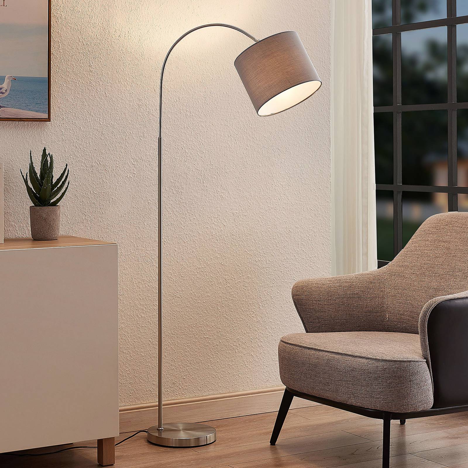 Lindby Stehleuchte Keriba, nickel/taupe, Stoff, 150cm, E27 Lindby Stehleuchte Keriba, nickel/taupe, Stoff, 150cm, E27 von LINDBY
