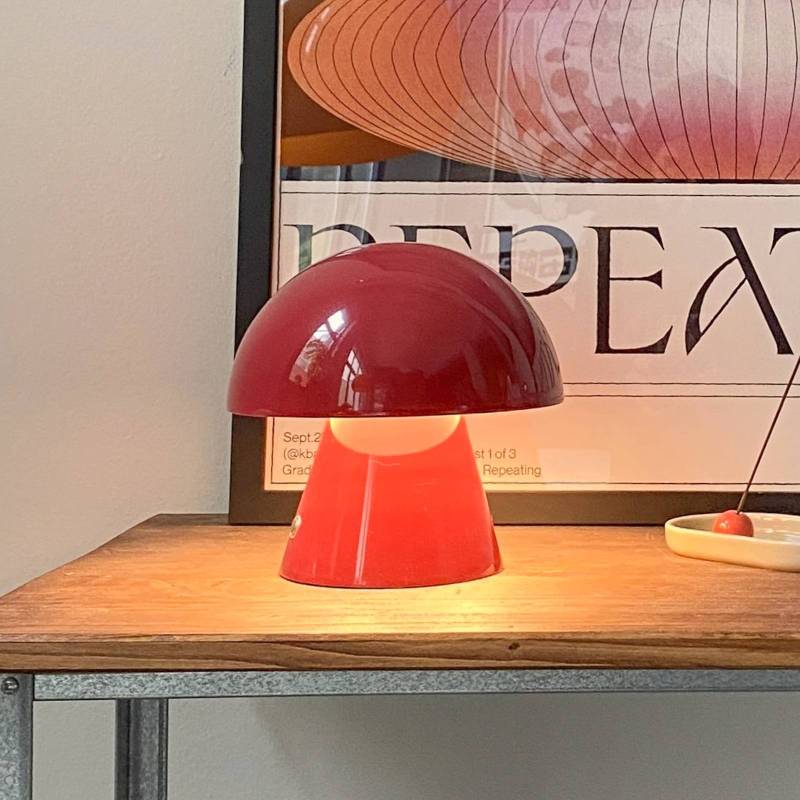Lindby LED-Akkutischlampe Nevijo, rot, Ø18cm, USB, Dimmer von LINDBY