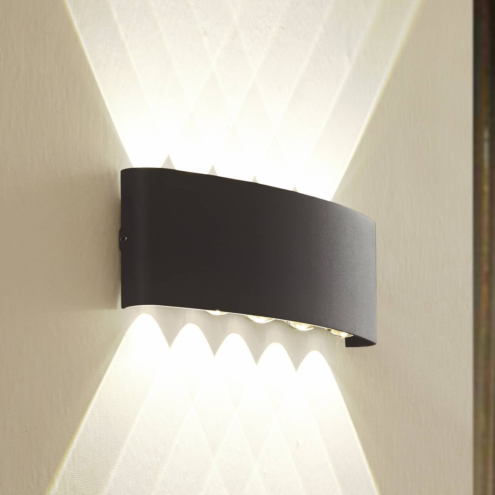 Lindby LED-Außenwandleuchte Ithan, 5-flg., anthrazit, Metall Lindby LED-Außenwandleuchte Ithan, 5-flg., anthrazit, Metall von LINDBY