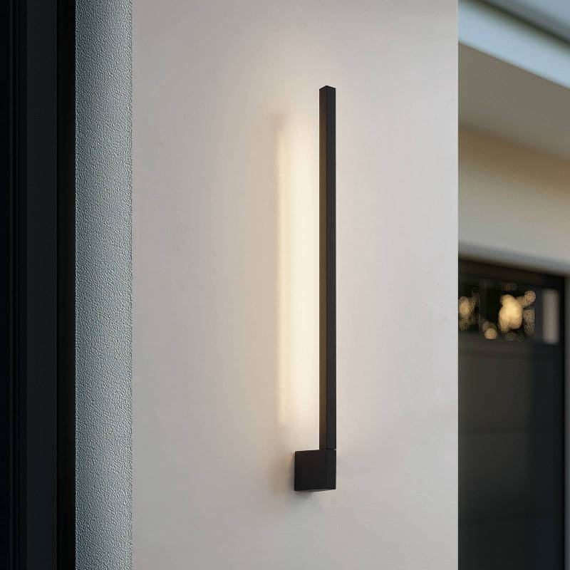 Lindby LED-Wandleuchte Neano, 80cm, schwarz, Metall, IP54 von LINDBY