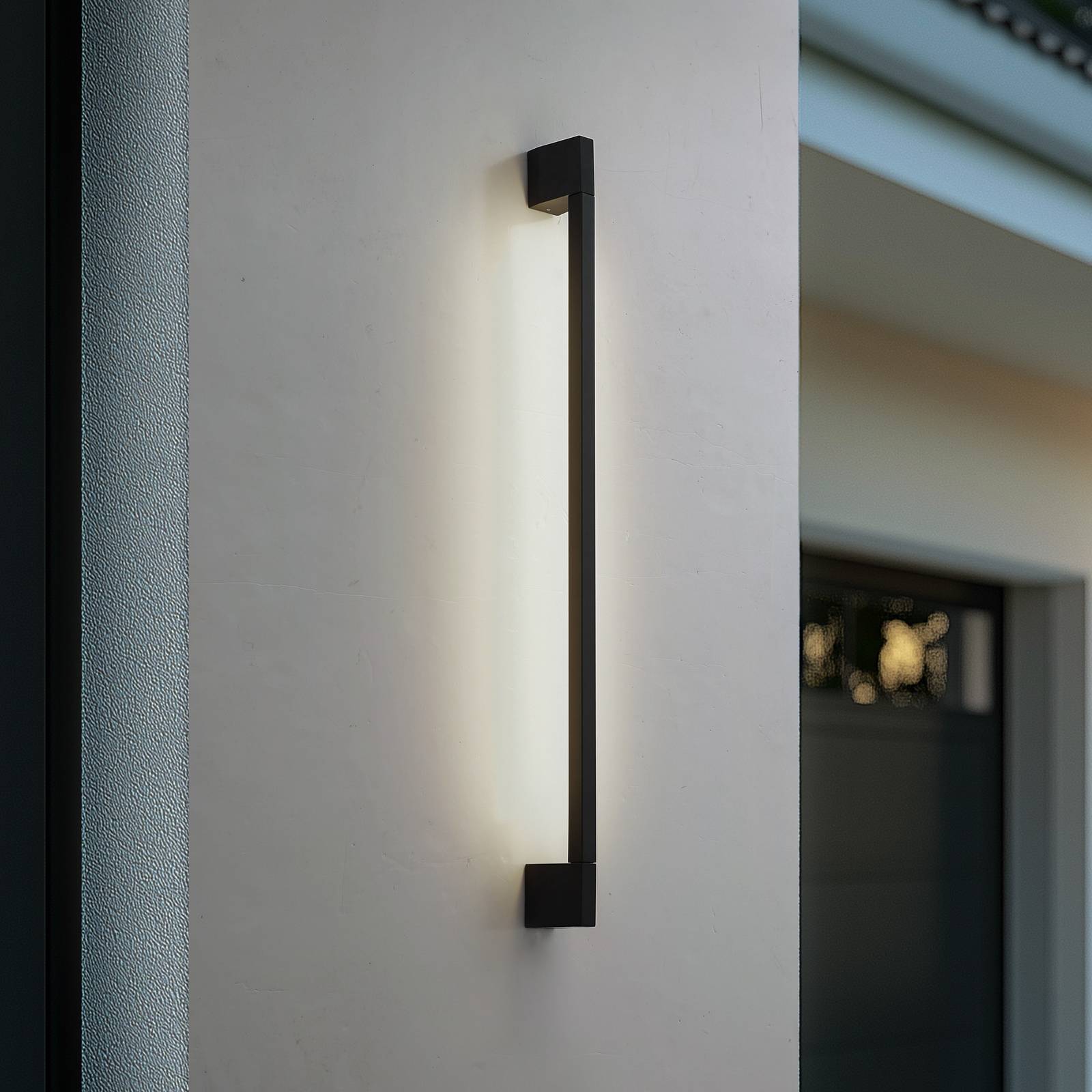 Lindby LED-Wandleuchte Neano, 90cm, schwarz, Metall, IP54 Lindby LED-Wandleuchte Neano, 90cm, schwarz, Metall, IP54 von LINDBY