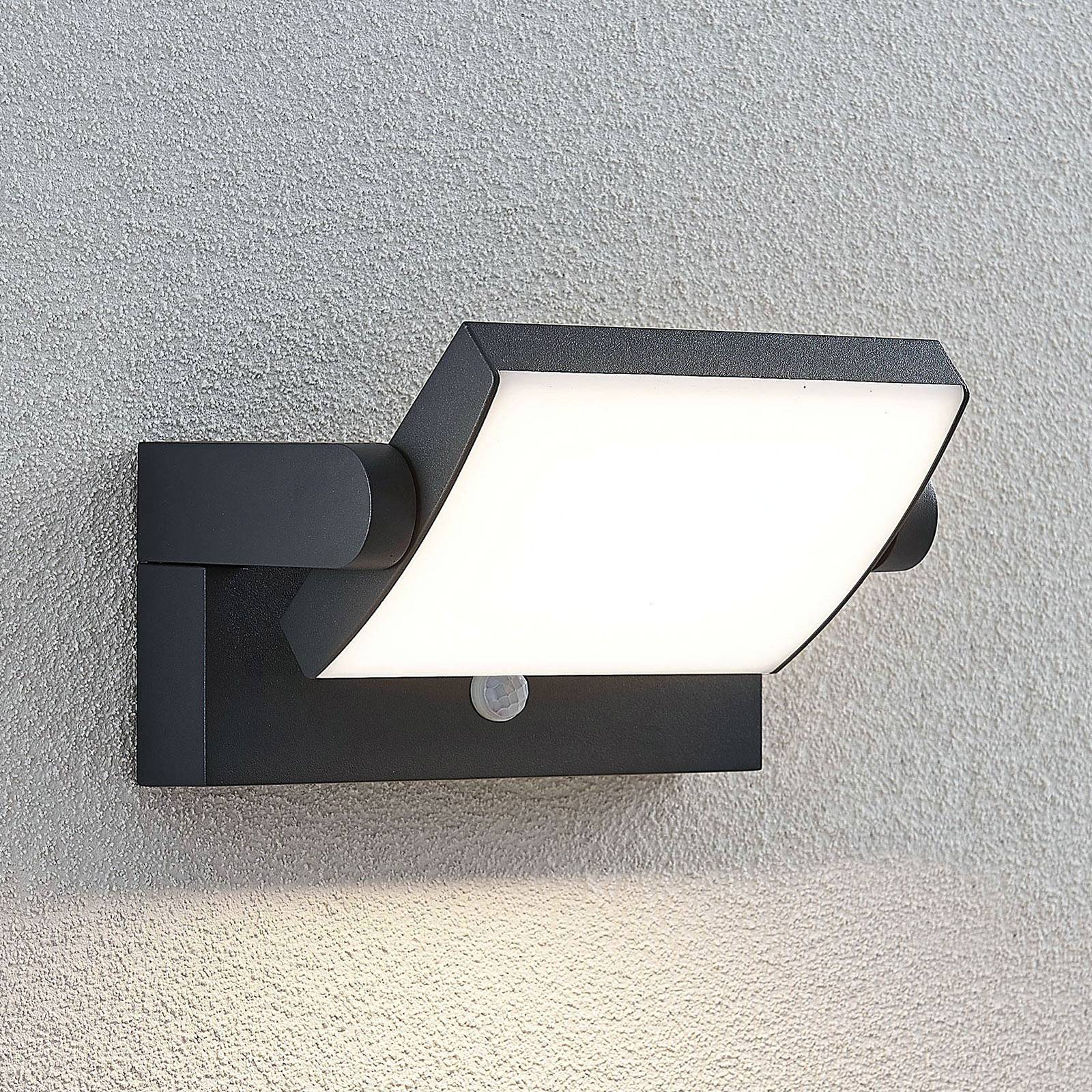 Lindby LED-Außenwandleuchte Sherin, drehbar, Bewegungsmelder Lindby LED-Außenwandleuchte Sherin, drehbar, Bewegungsmelder von LINDBY
