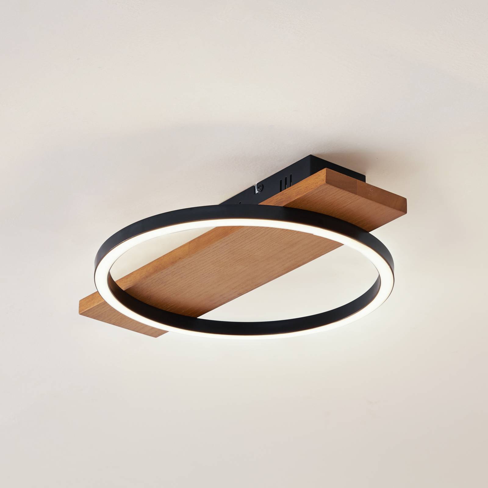 Lindby LED-Deckenlampe Galad, schwarz, Holz, 30 cm, dimmbar Lindby LED-Deckenlampe Galad, schwarz, Holz, 30 cm, dimmbar von LINDBY