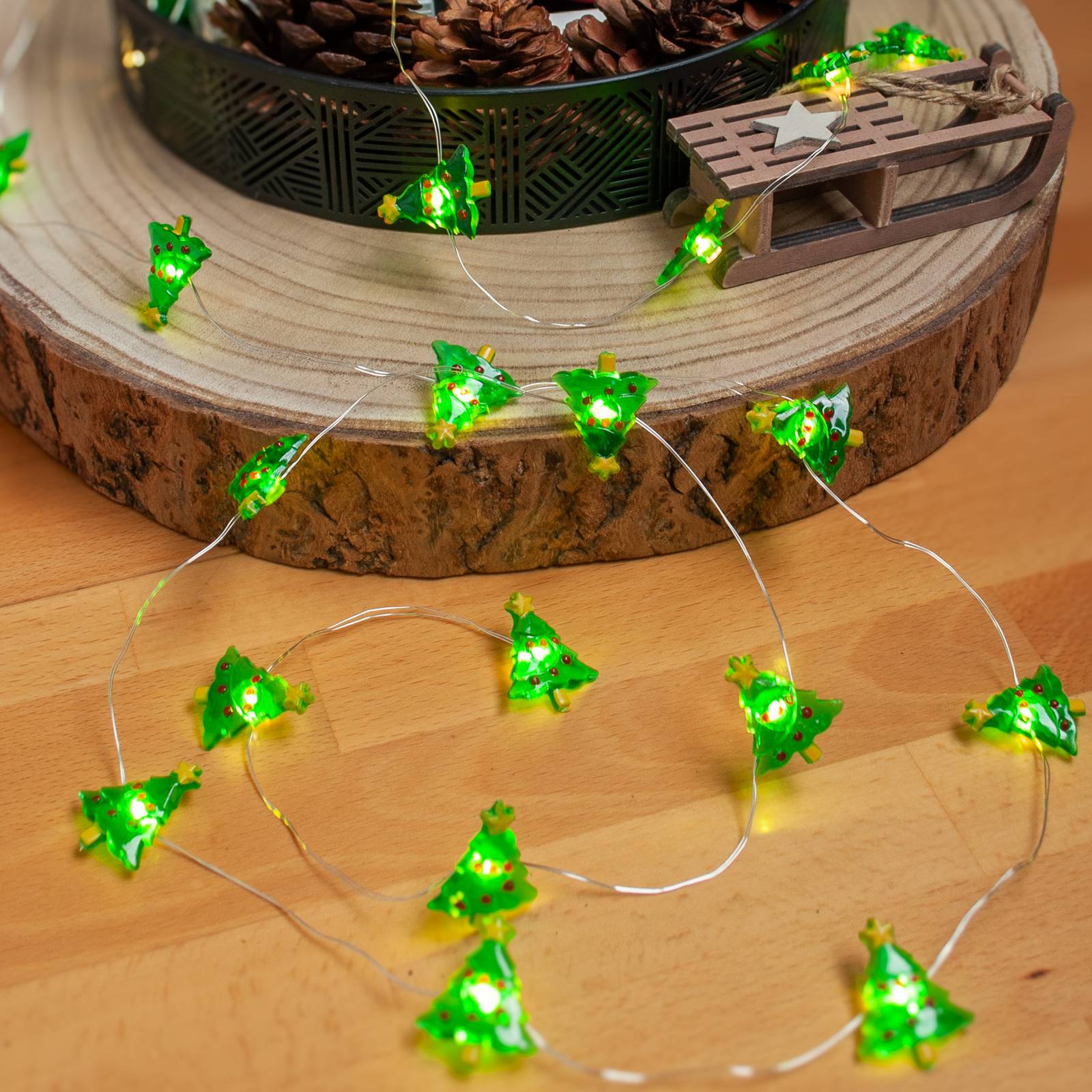 Lindby LED-Lichterkette Motje, Weihnachtsbäume, 320 cm, IP20 Lindby LED-Lichterkette Motje, Weihnachtsbäume, 320 cm, IP20 von LINDBY