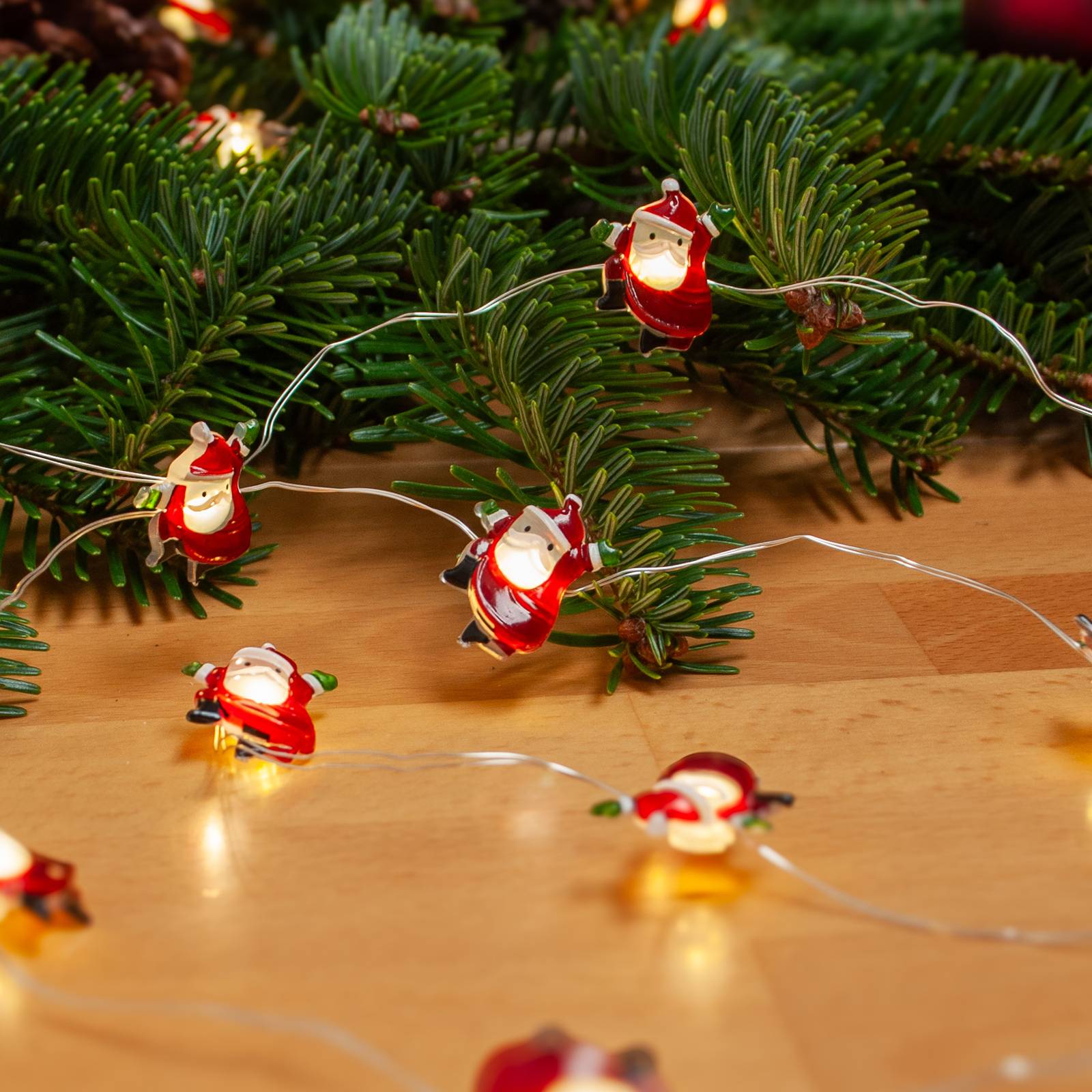 Lindby LED-Lichterkette Motje, Weihnachtsmann, 320 cm, IP20 Lindby LED-Lichterkette Motje, Weihnachtsmann, 320 cm, IP20 von LINDBY