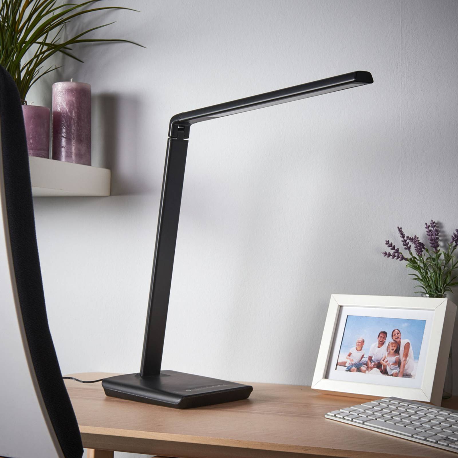 Lindby LED-Schreibtischlampe Kuno, schwarz, USB, Touchdimmer von LINDBY
