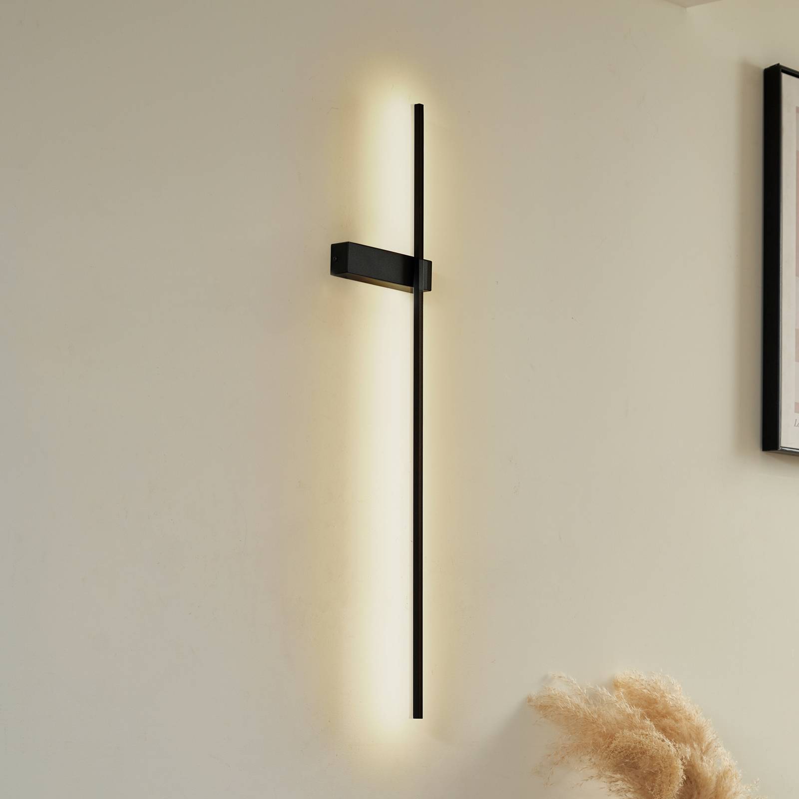 Lindby LED-Wandleuchte Natsumi, schwarz, Aluminium, 90 cm Lindby LED-Wandleuchte Natsumi, schwarz, Aluminium, 90 cm von LINDBY