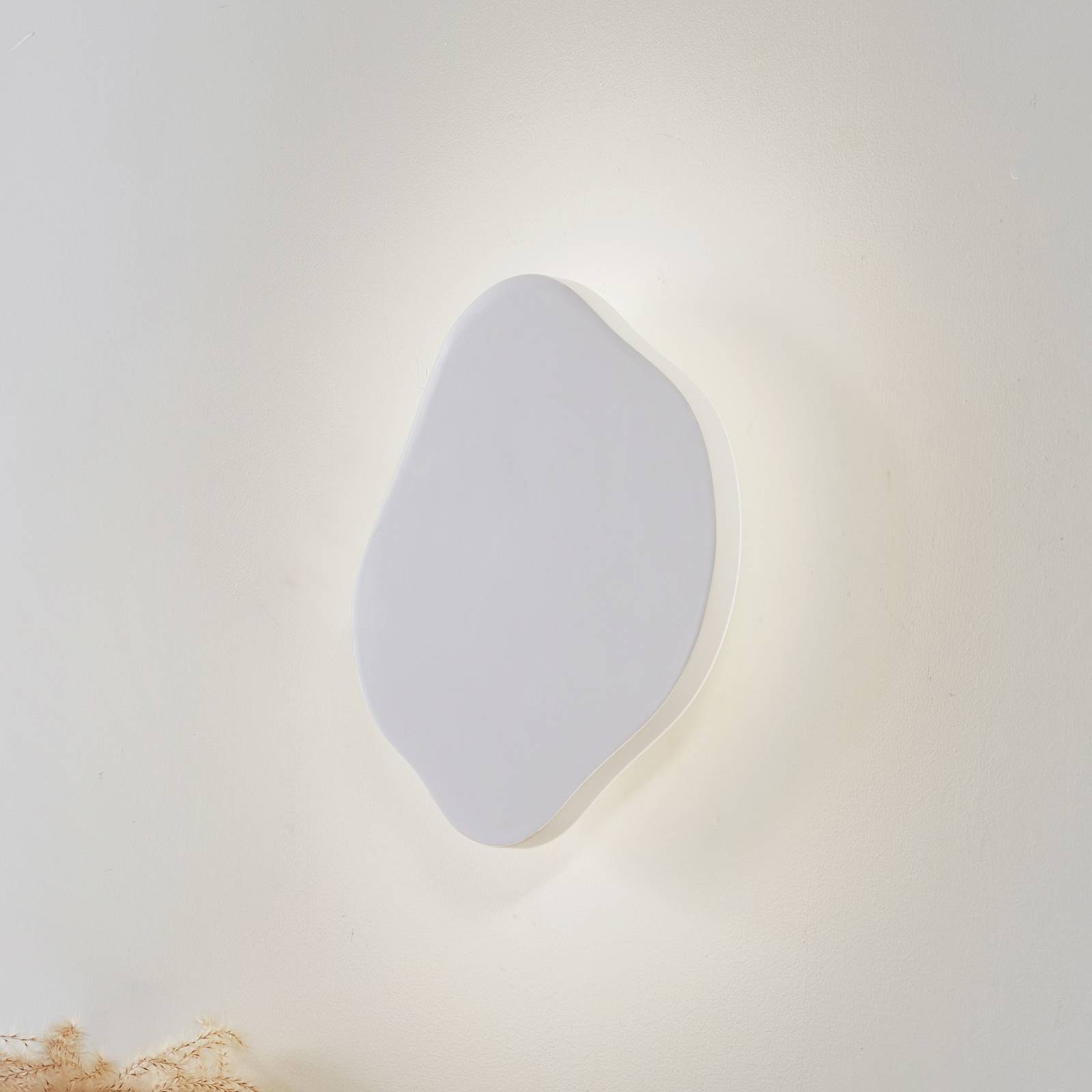 Lindby LED-Wandleuchte Nielson, weiß, Gips, 30 x 30 cm Lindby LED-Wandleuchte Nielson, weiß, Gips, 30 x 30 cm von LINDBY
