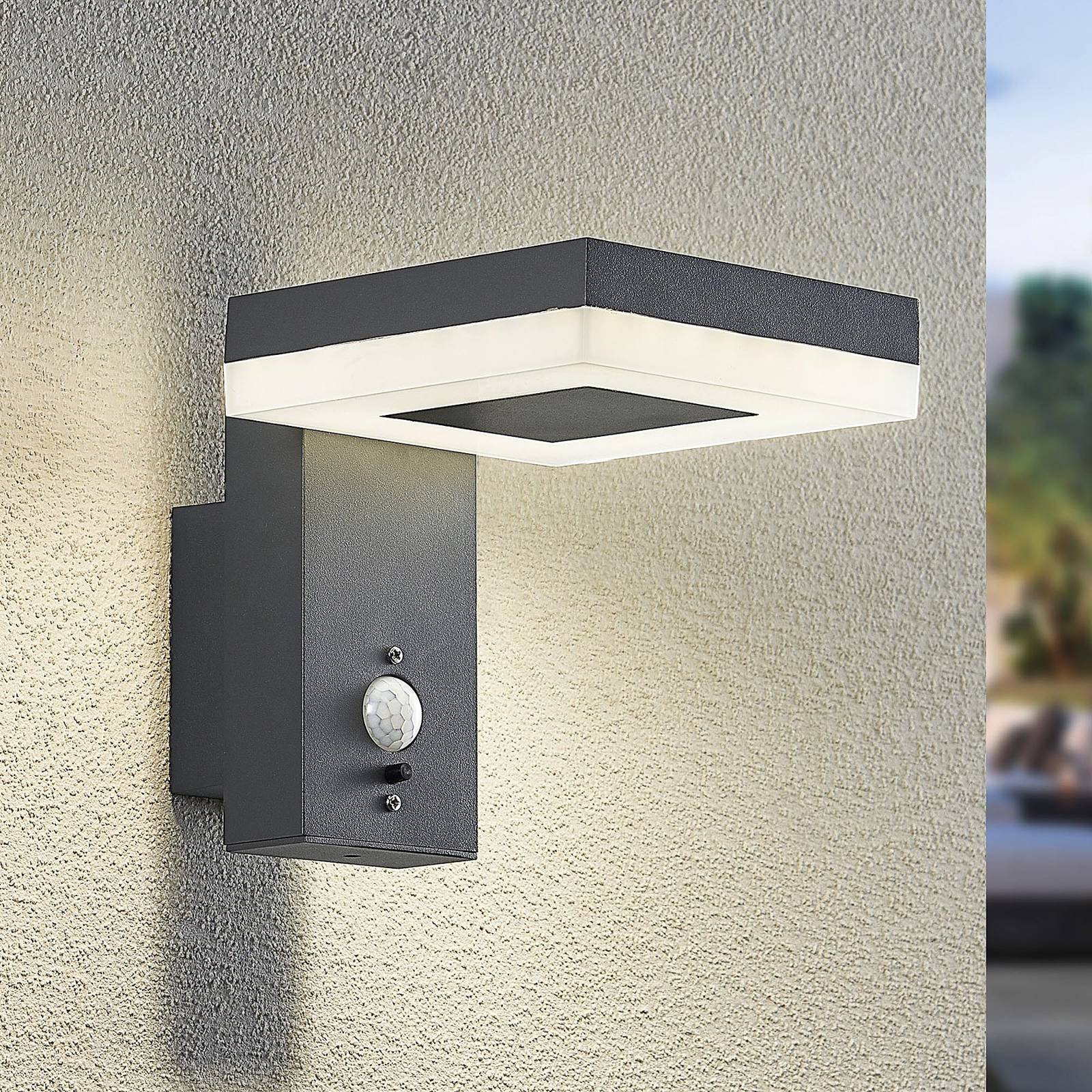 Lindby Laira LED-Solar-Außenwandleuchte, Sensor von LINDBY