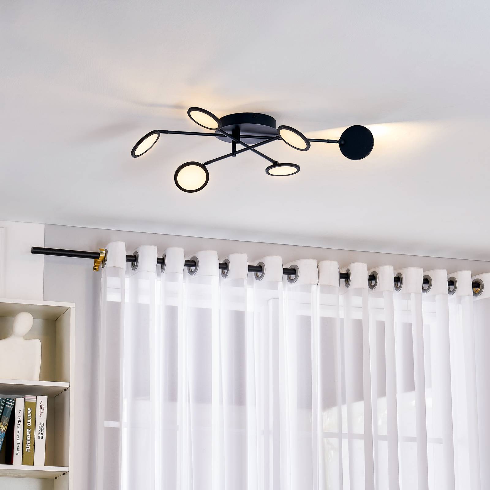 Lindby LED-Deckenleuchte Manel, schwarz, Eisen, 79 cm lang Lindby LED-Deckenleuchte Manel, schwarz, Eisen, 79 cm lang von LINDBY