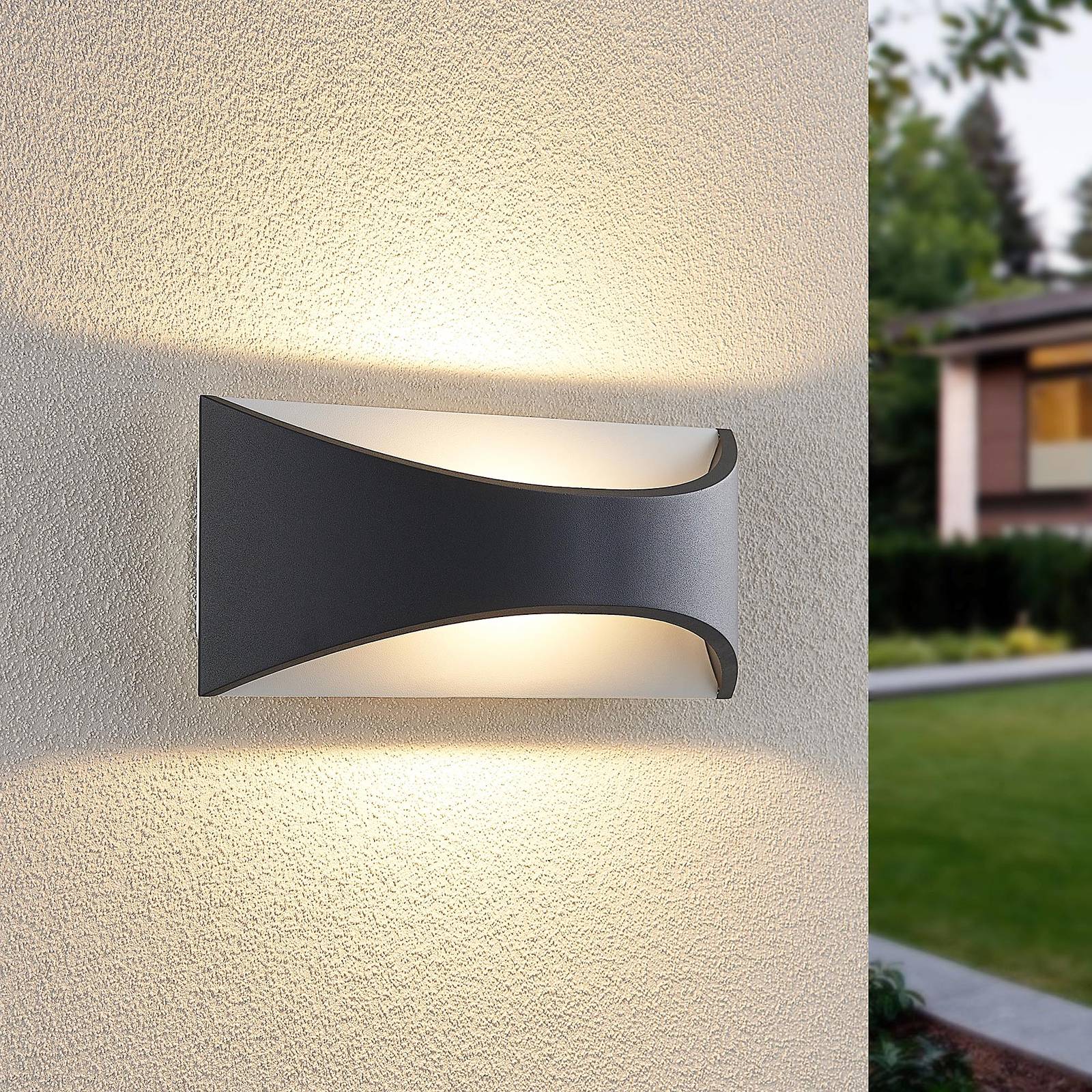 Lindby LED-Wandleuchte Mathea, 30 cm, anthrazit, Alu, IP65 Lindby LED-Wandleuchte Mathea, 30 cm, anthrazit, Alu, IP65 von LINDBY