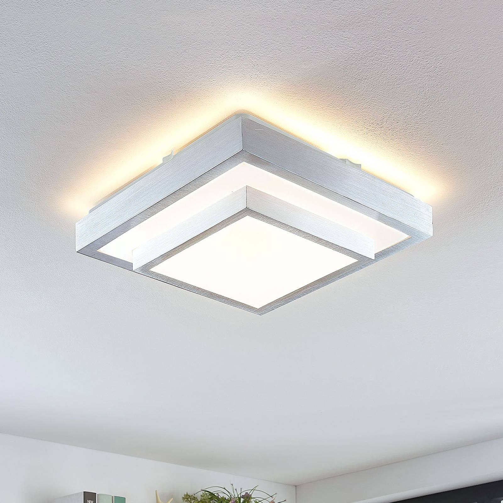 Lindby Mirco LED-Alu-Deckenlampe, eckig, 32 cm von LINDBY