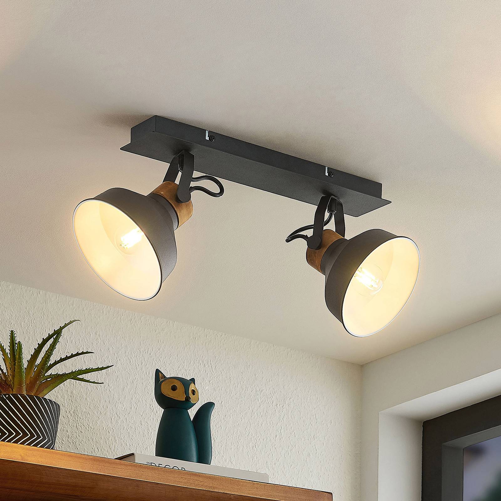 Lindby Nefeli Deckenleuchte mit Holzdetails, 2-fl. Lindby Nefeli Deckenleuchte mit Holzdetails, 2-fl. von LINDBY