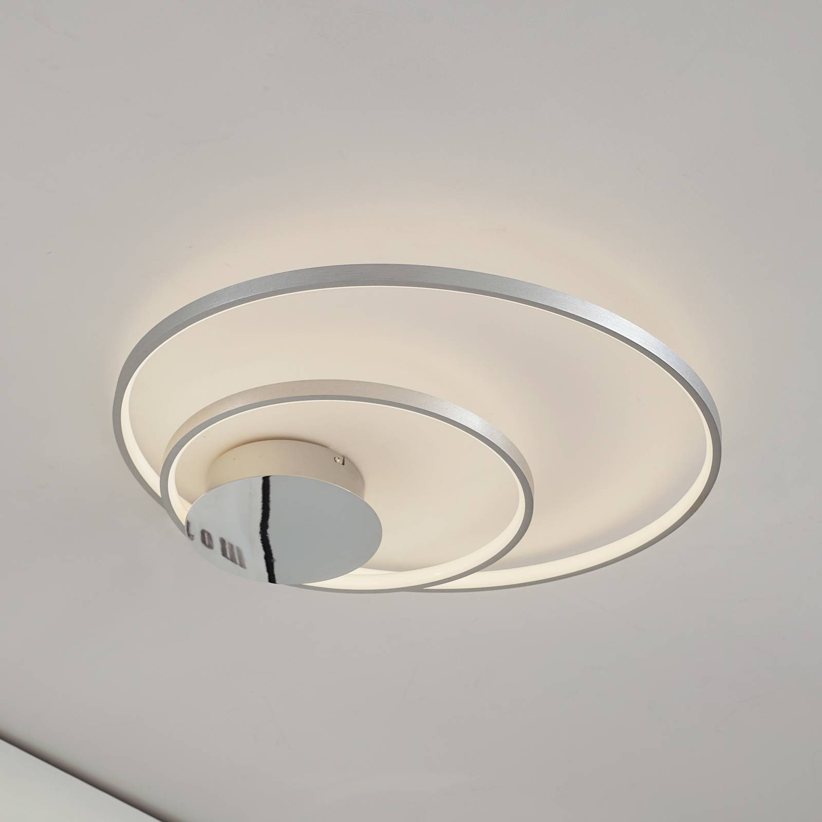Lindby Nerwin LED-Deckenleuchte, 65 cm, rund, alu/chrom Lindby Nerwin LED-Deckenleuchte, 65 cm, rund, alu/chrom von LINDBY