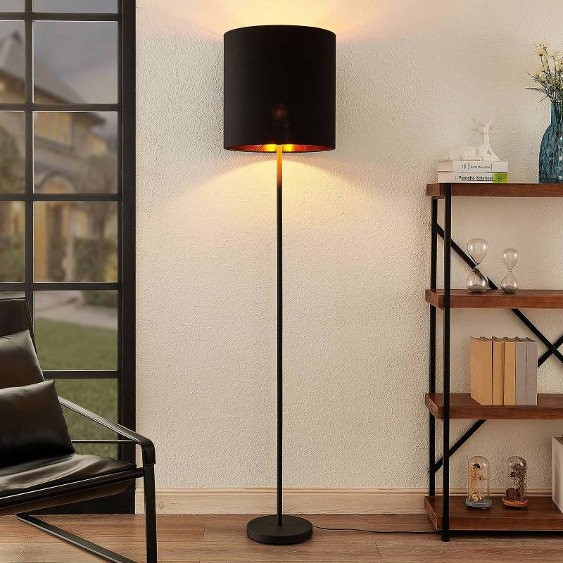 Lindby Stehleuchte Nymar, schwarz-gold, Stoff, 179 cm, E27 von LINDBY