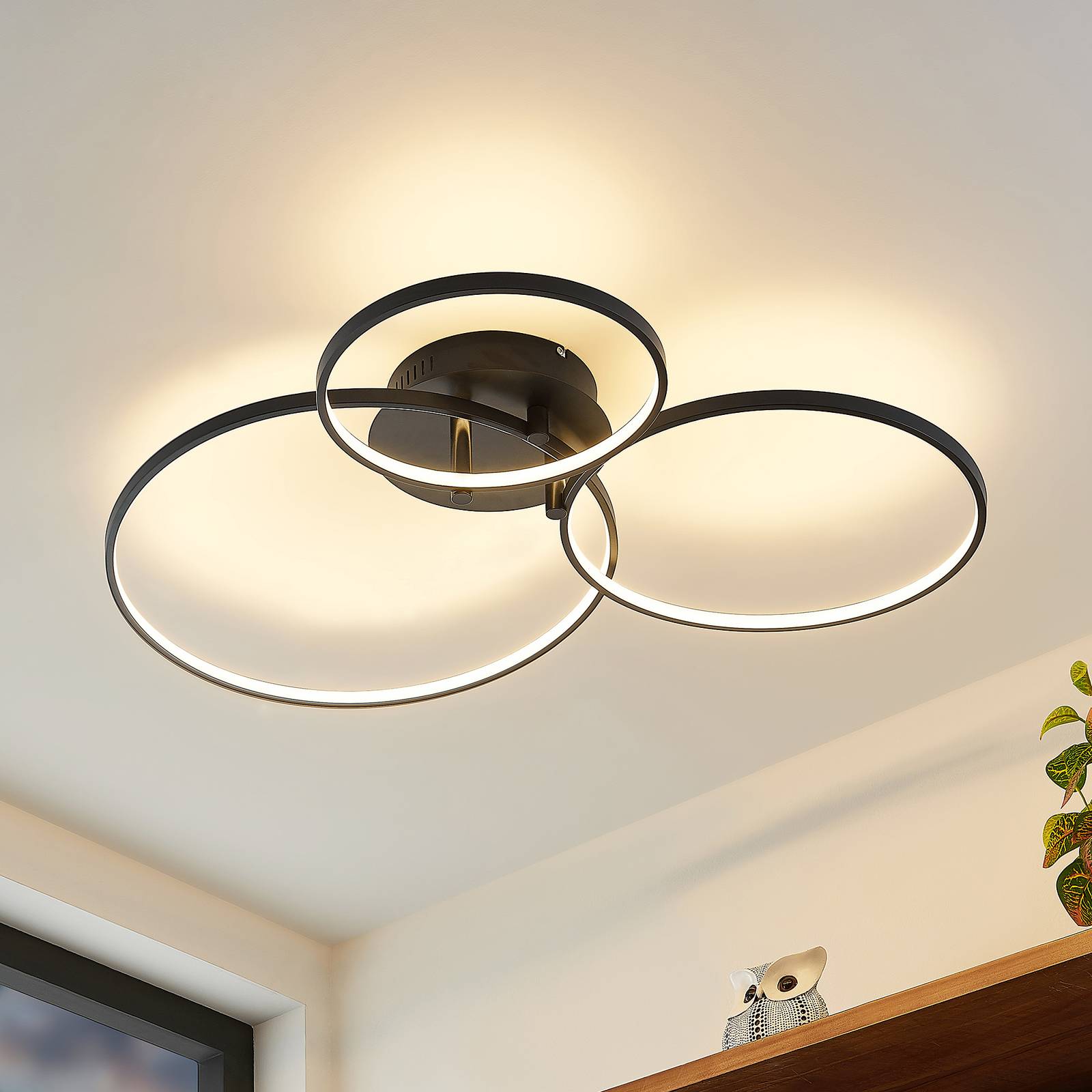 Lindby LED-Deckenlampe Rayk, schwarz, Metall, 77 cm, dimmbar Lindby LED-Deckenlampe Rayk, schwarz, Metall, 77 cm, dimmbar von LINDBY