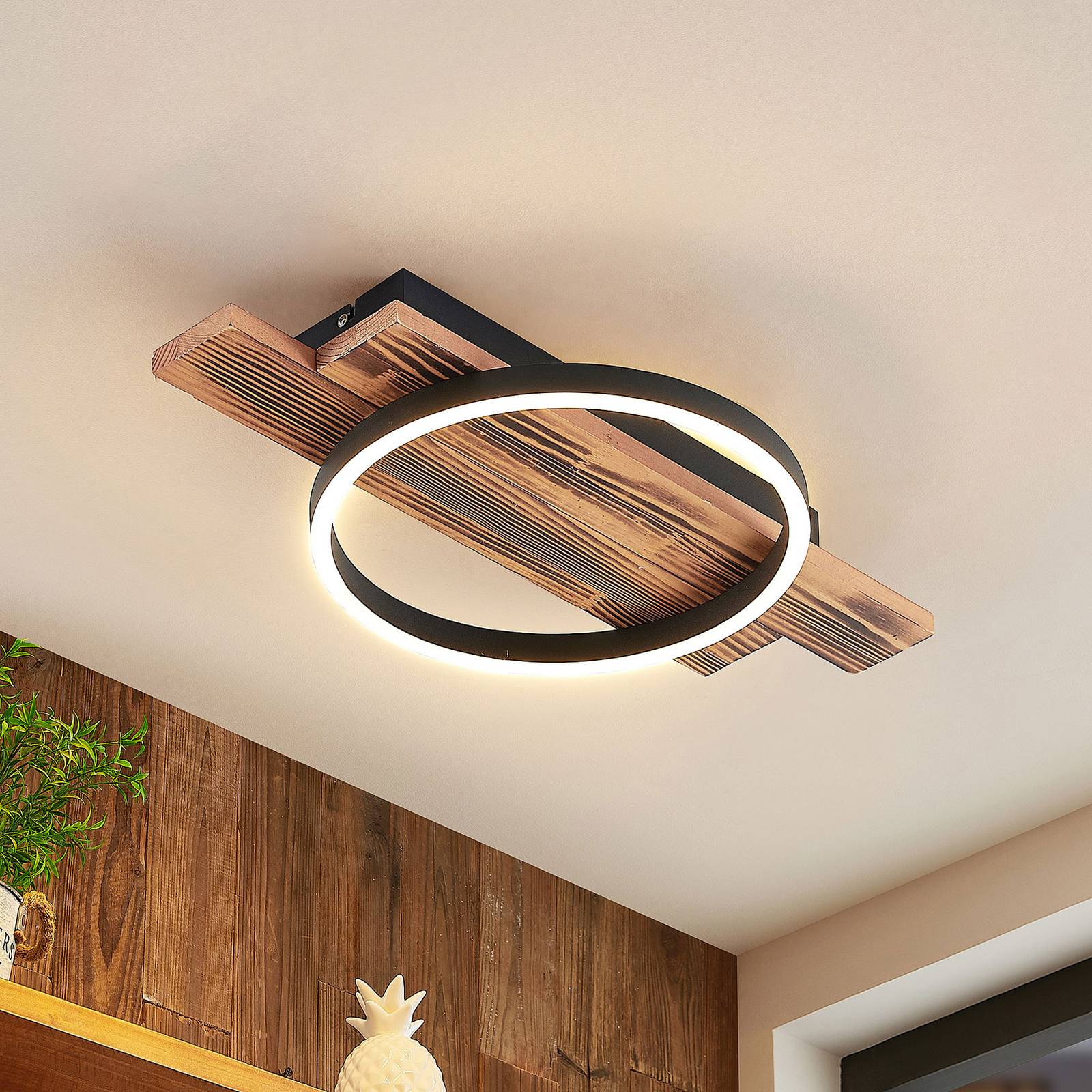 Lindby LED-Deckenleuchte Sentoa, Holz, 52,8 cm lang, 3.000 K Lindby LED-Deckenleuchte Sentoa, Holz, 52,8 cm lang, 3.000 K von LINDBY