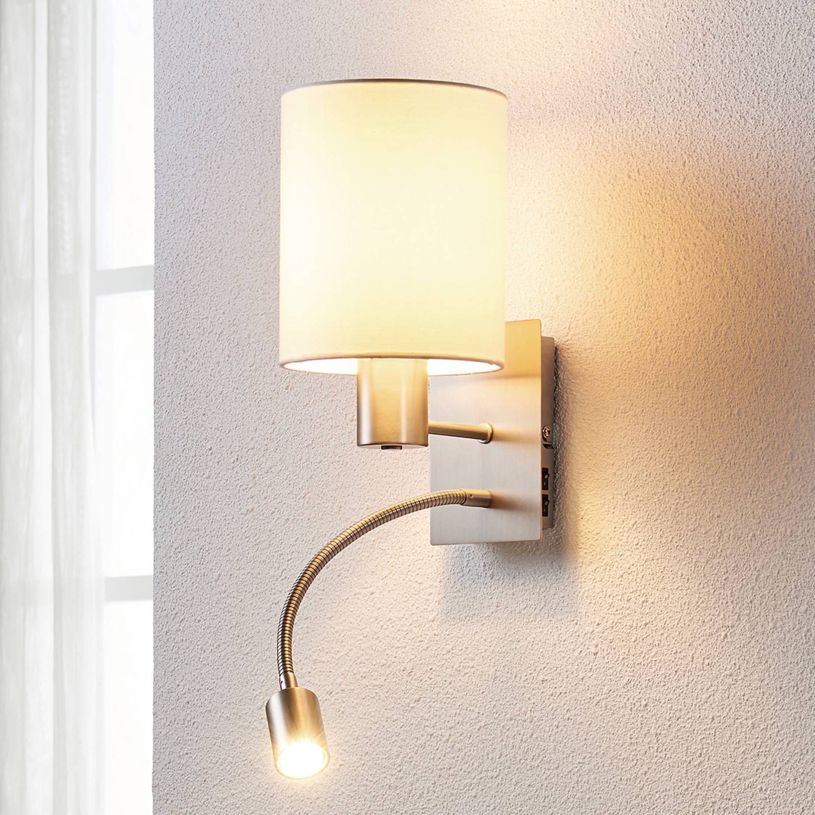 Lindby Shajan Stoffwandlampe mit LED-Leselicht von LINDBY