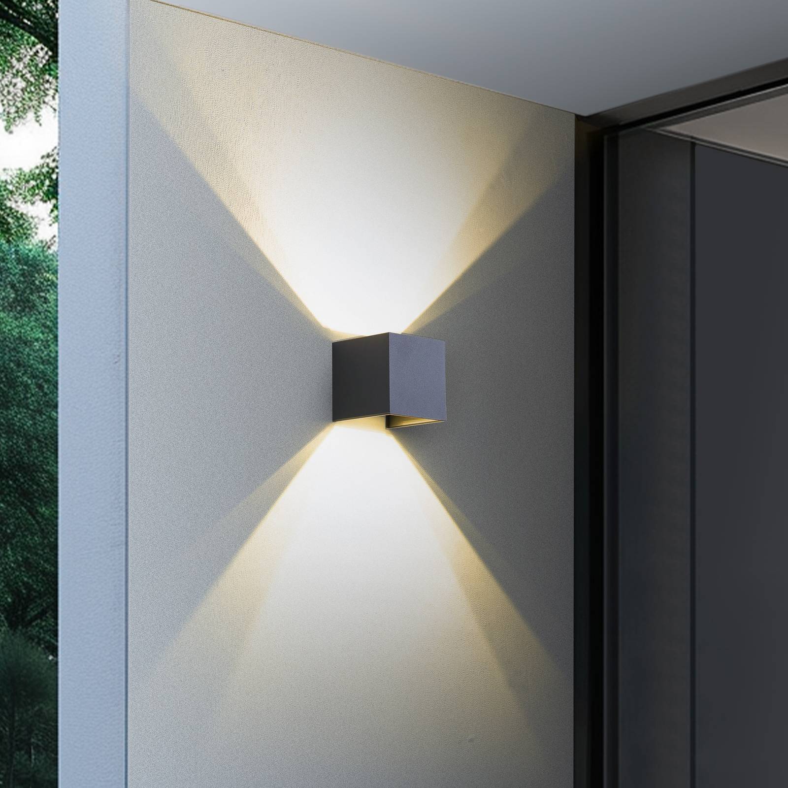Lindby Smart LED-Außenwandlampe Dara grau eckig CCT RGB Tuya Lindby Smart LED-Außenwandlampe Dara grau eckig CCT RGB Tuya von LINDBY