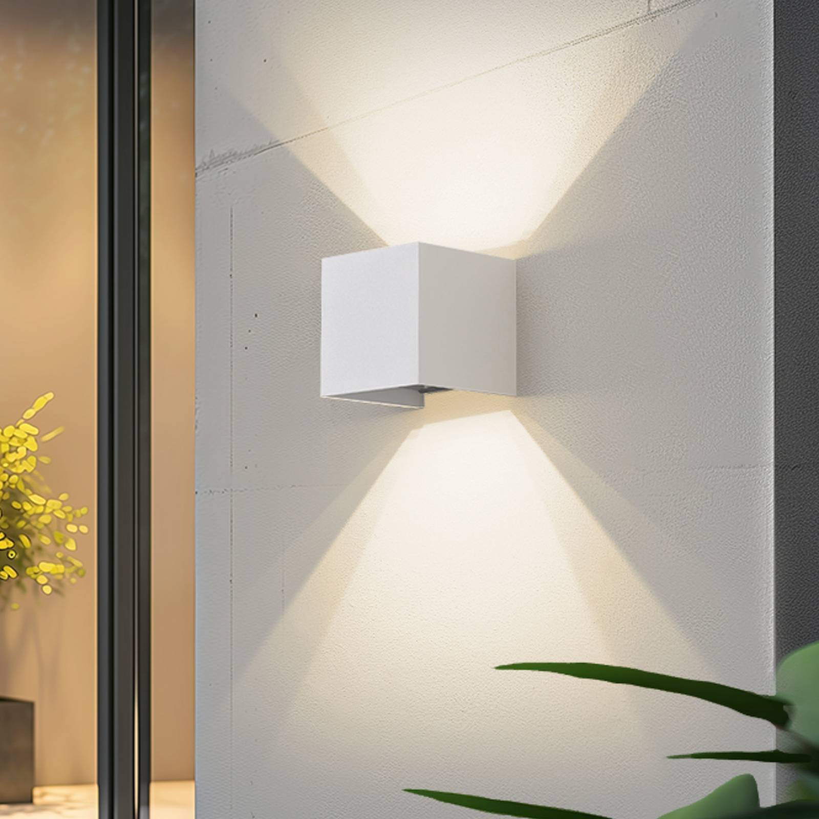 Lindby Smart LED-Außenwandlampe Dara, 10 cm, weiß, CCT Tuya Lindby Smart LED-Außenwandlampe Dara, 10 cm, weiß, CCT Tuya von LINDBY