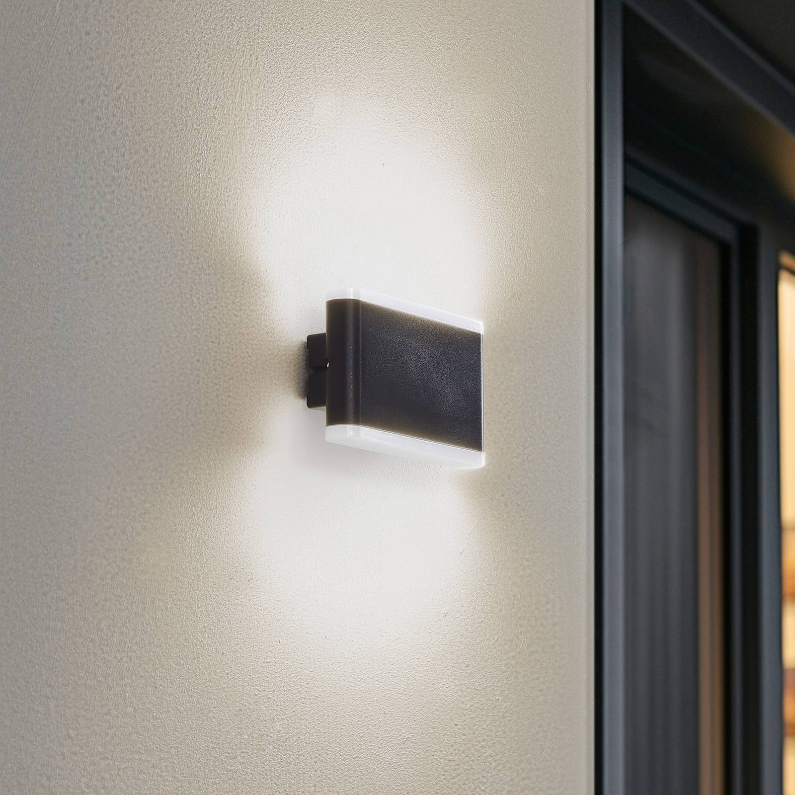 Lindby Smart LED-Außenwandleuchte Elvi, CCT, RGB, Tuya, IP54 Lindby Smart LED-Außenwandleuchte Elvi, CCT, RGB, Tuya, IP54 von LINDBY