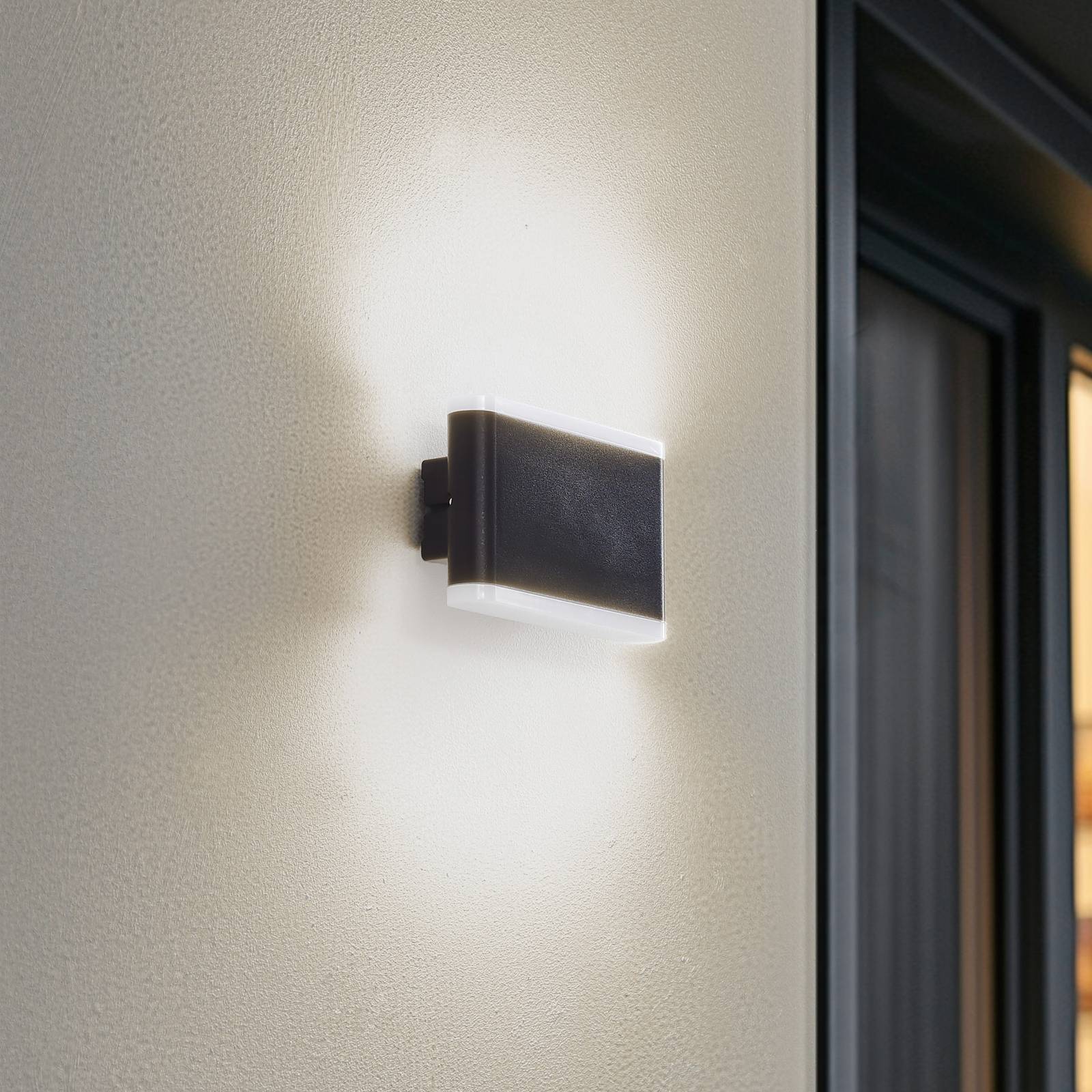 Lindby Smart LED-Außenwandleuchte Elvi, CCT, RGB, Tuya, IP54 von LINDBY