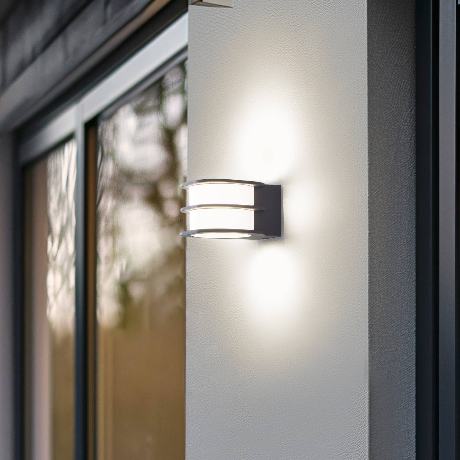 Lindby Smart LED-Außenwandleuchte Fyra, rund, CCT, RGB, Tuya Lindby Smart LED-Außenwandleuchte Fyra, rund, CCT, RGB, Tuya von LINDBY