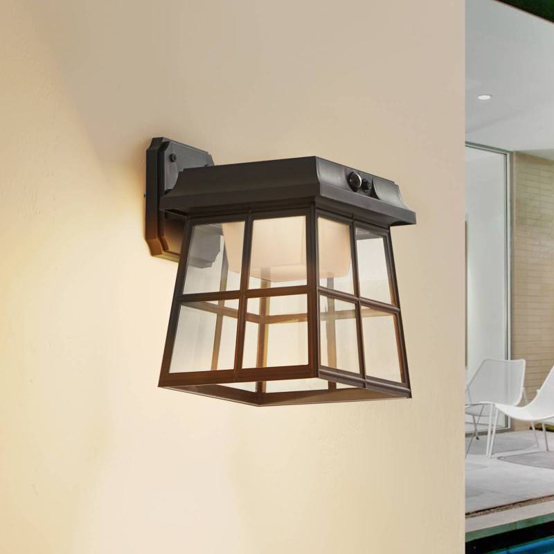 Lindby Solar-LED-Wandleuchte Latarka, Höhe 24 cm, Sensor von LINDBY