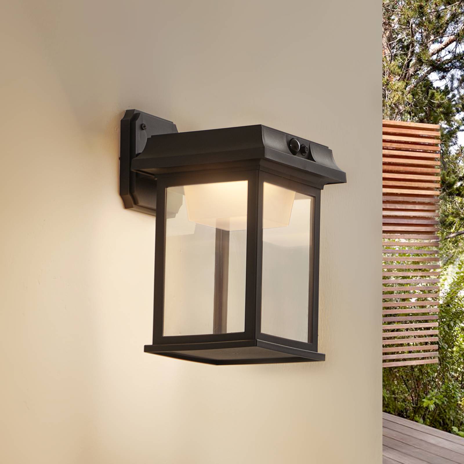 Lindby Solar-LED-Wandleuchte Latarka, Höhe 27,5 cm, Sensor Lindby Solar-LED-Wandleuchte Latarka, Höhe 27,5 cm, Sensor von LINDBY