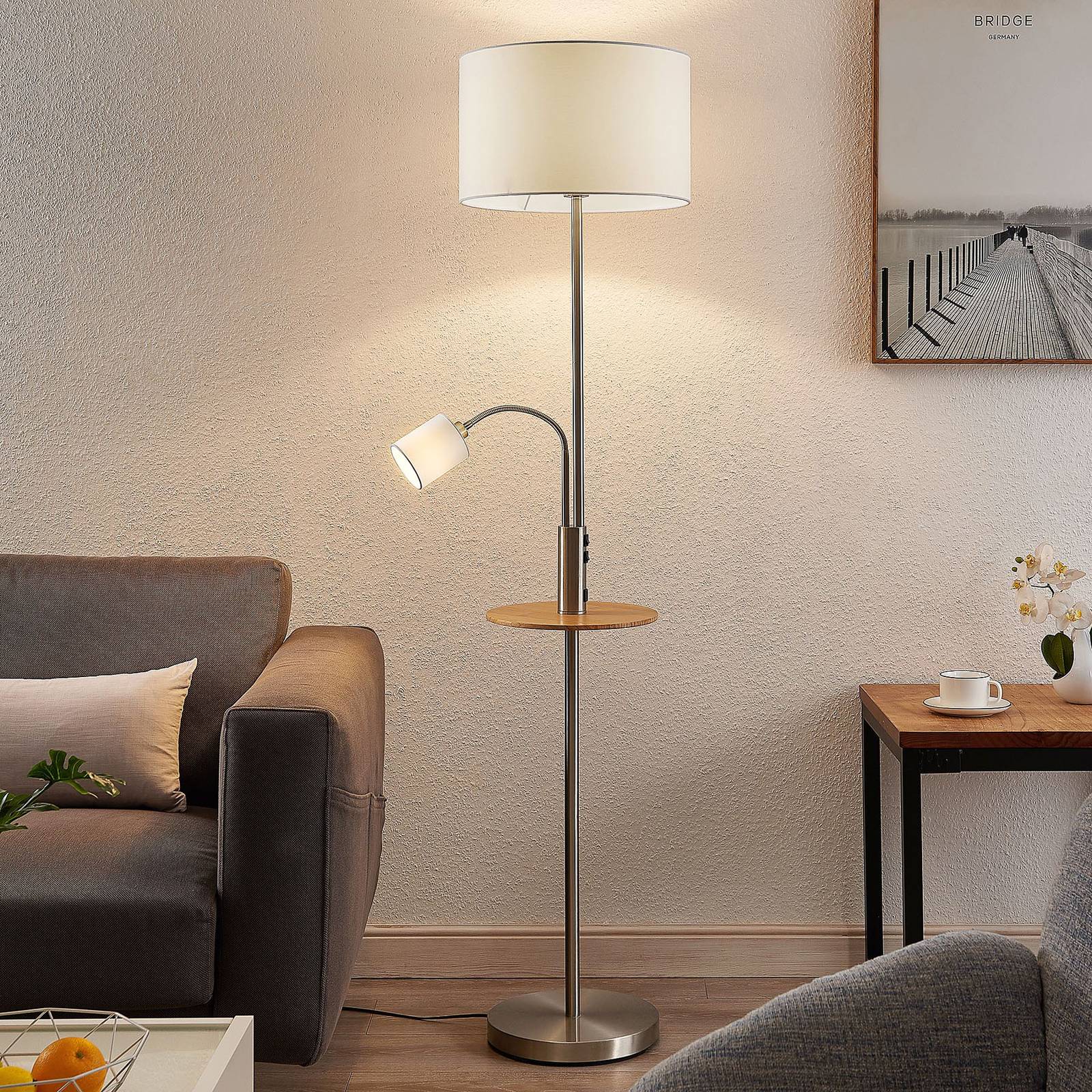 Lindby Stehlampe Aovan, nickelfarben, Ablage, USB-Anschluss Lindby Stehlampe Aovan, nickelfarben, Ablage, USB-Anschluss von LINDBY