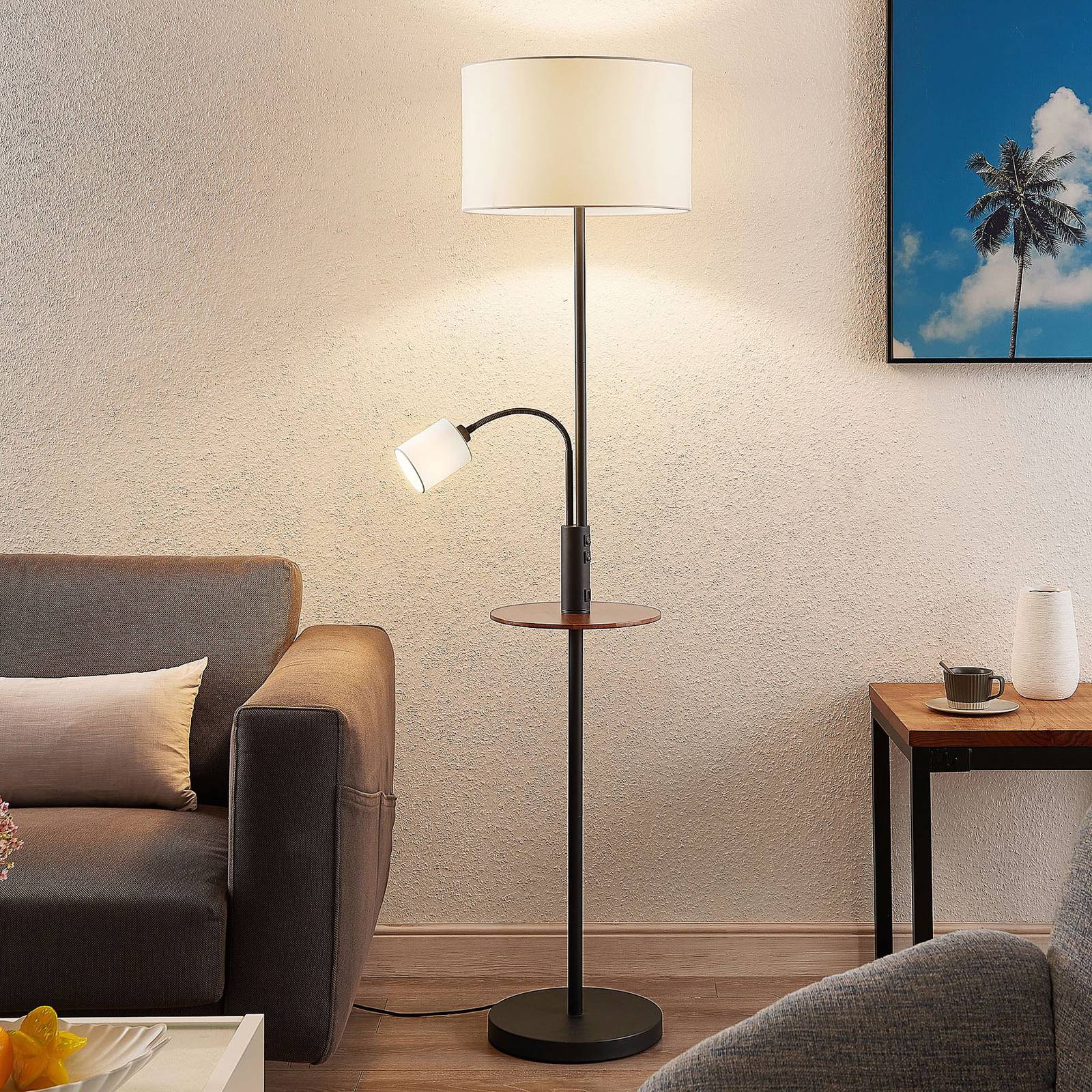 Lindby Stehlampe Aovan, schwarz, Ablage, USB-Anschluss Lindby Stehlampe Aovan, schwarz, Ablage, USB-Anschluss von LINDBY