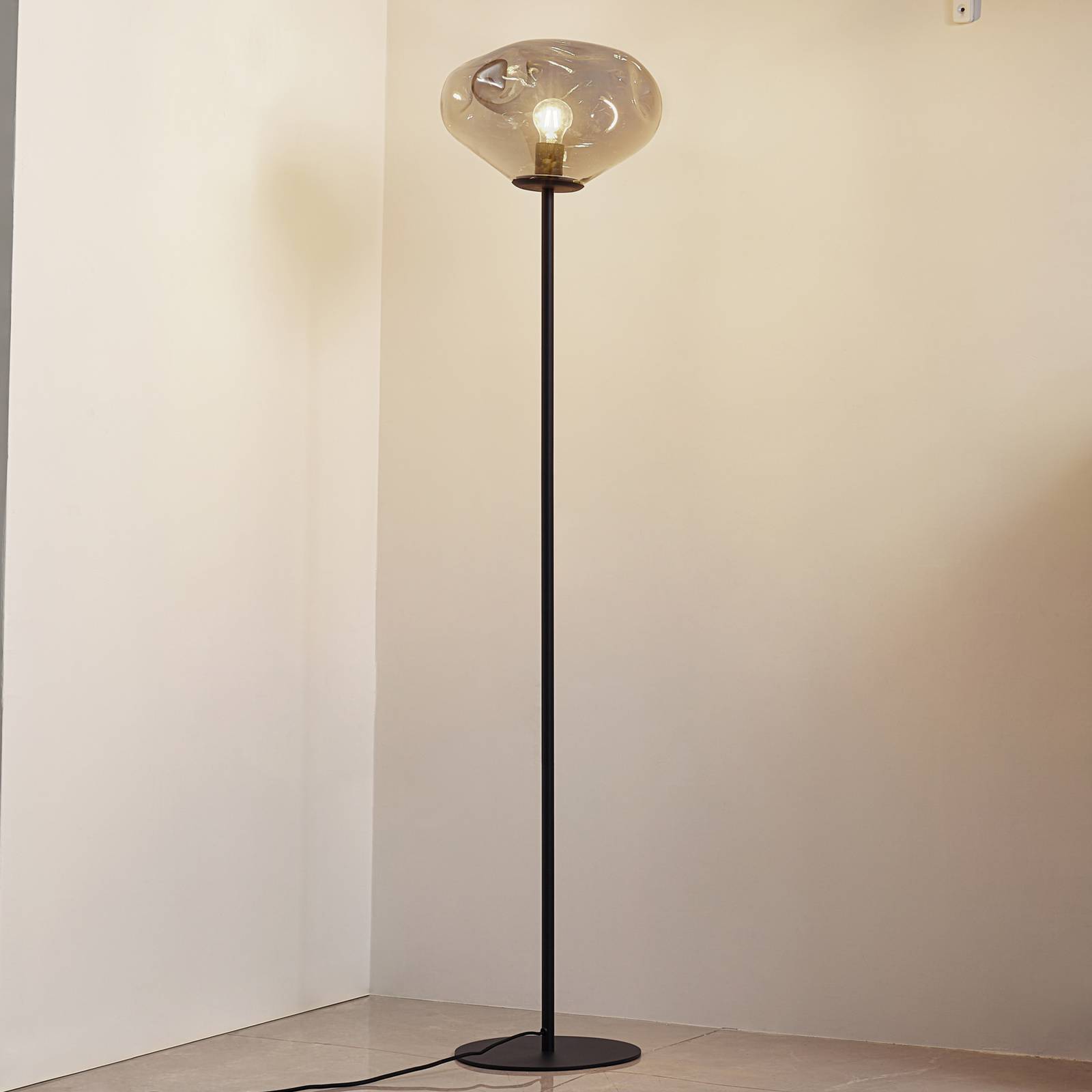Lindby Stehleuchte Lelia, rauchgrau, Glas, Metall, 150 cm Lindby Stehleuchte Lelia, rauchgrau, Glas, Metall, 150 cm von LINDBY