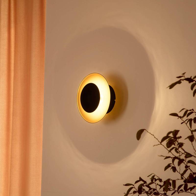 Lindby LED-Wandleuchte Tiama, Metall, schwarz/gold, Ø 20 cm von LINDBY