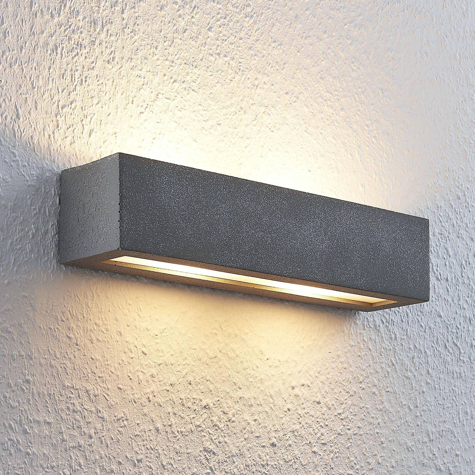 Lindby Wandlampe Nellie, grau, Beton, 35,3 cm breit von LINDBY