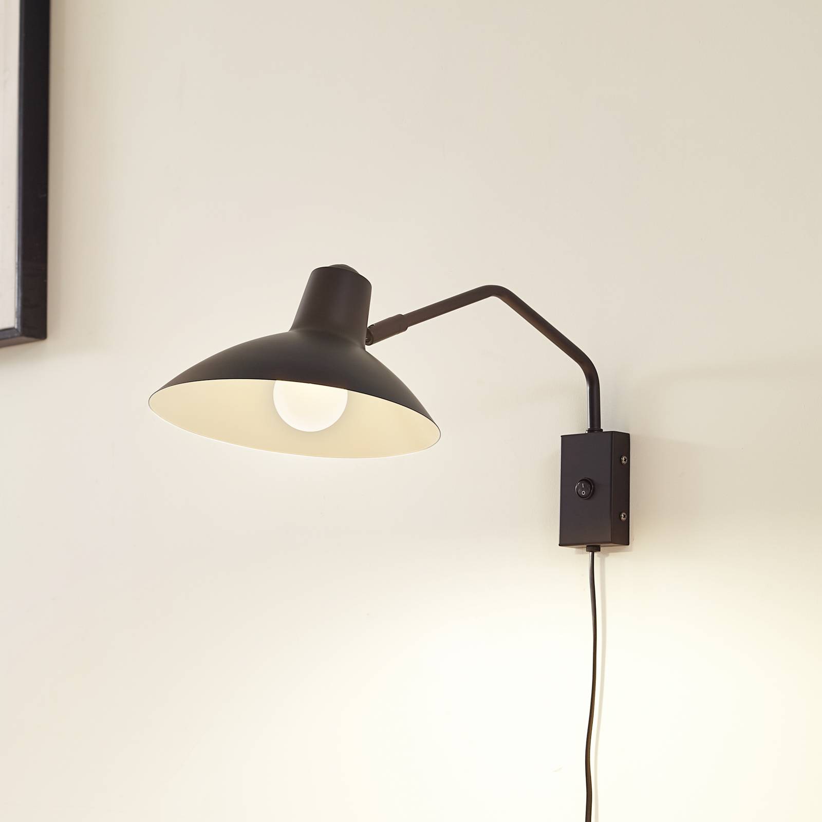 Lindby Wandleuchte Adrik, schwarz, Metall, mit Stecker Lindby Wandleuchte Adrik, schwarz, Metall, mit Stecker von LINDBY