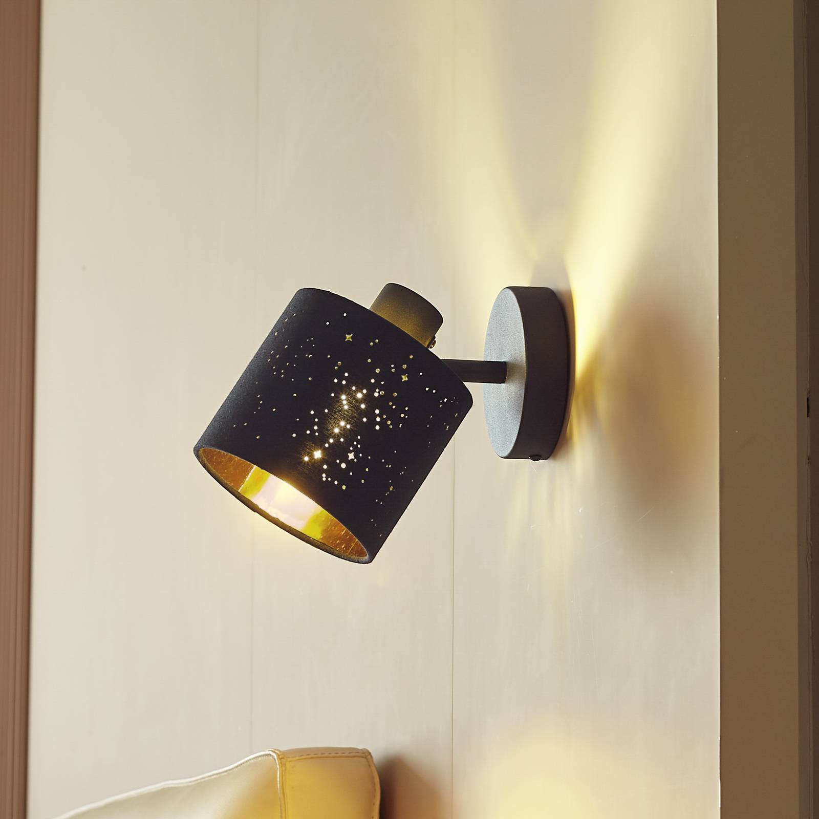 Lindby Wandleuchte Vasilia, Ø 12 cm, schwarz/gold, Stoff Lindby Wandleuchte Vasilia, Ø 12 cm, schwarz/gold, Stoff von LINDBY
