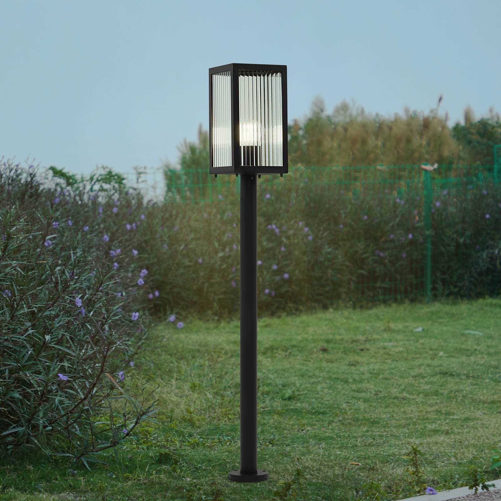 Lindby Wegeleuchte Bolgar, schwarz, Metall, Glas, 15 cm Lindby Wegeleuchte Bolgar, schwarz, Metall, Glas, 15 cm von LINDBY