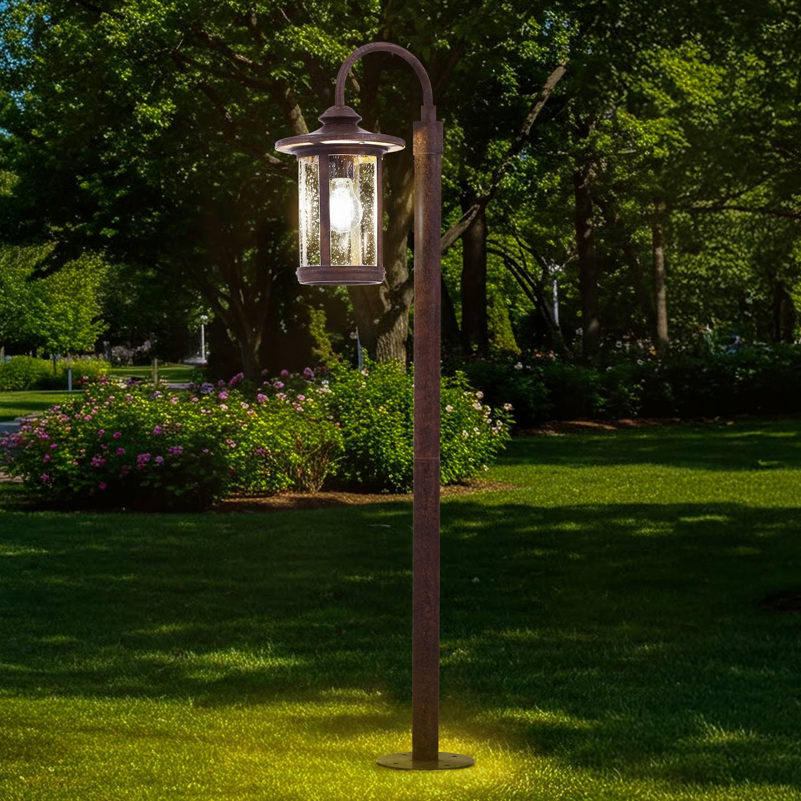 Lindby Wegeleuchte Zayn, rostfarben, Glas, Höhe 109 cm, IP65 Lindby Wegeleuchte Zayn, rostfarben, Glas, Höhe 109 cm, IP65 von LINDBY