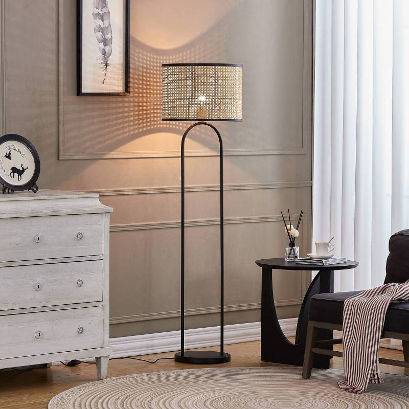 Lindby Stehleuchte Yaelle, 146 cm hoch, Rattan, schwarz, E27 von LINDBY